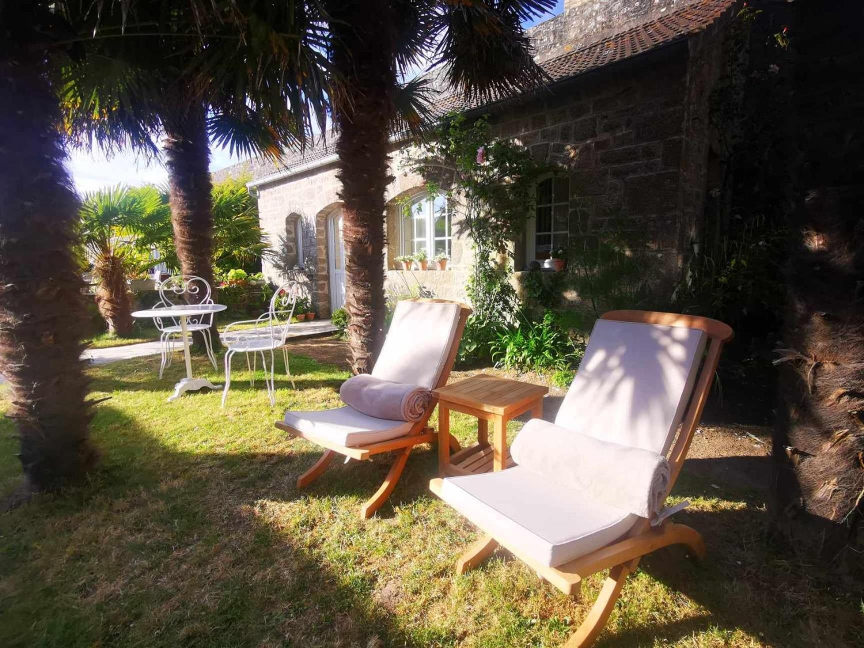 Le Prieure Barfleur Bed & Breakfast ภายนอก รูปภาพ