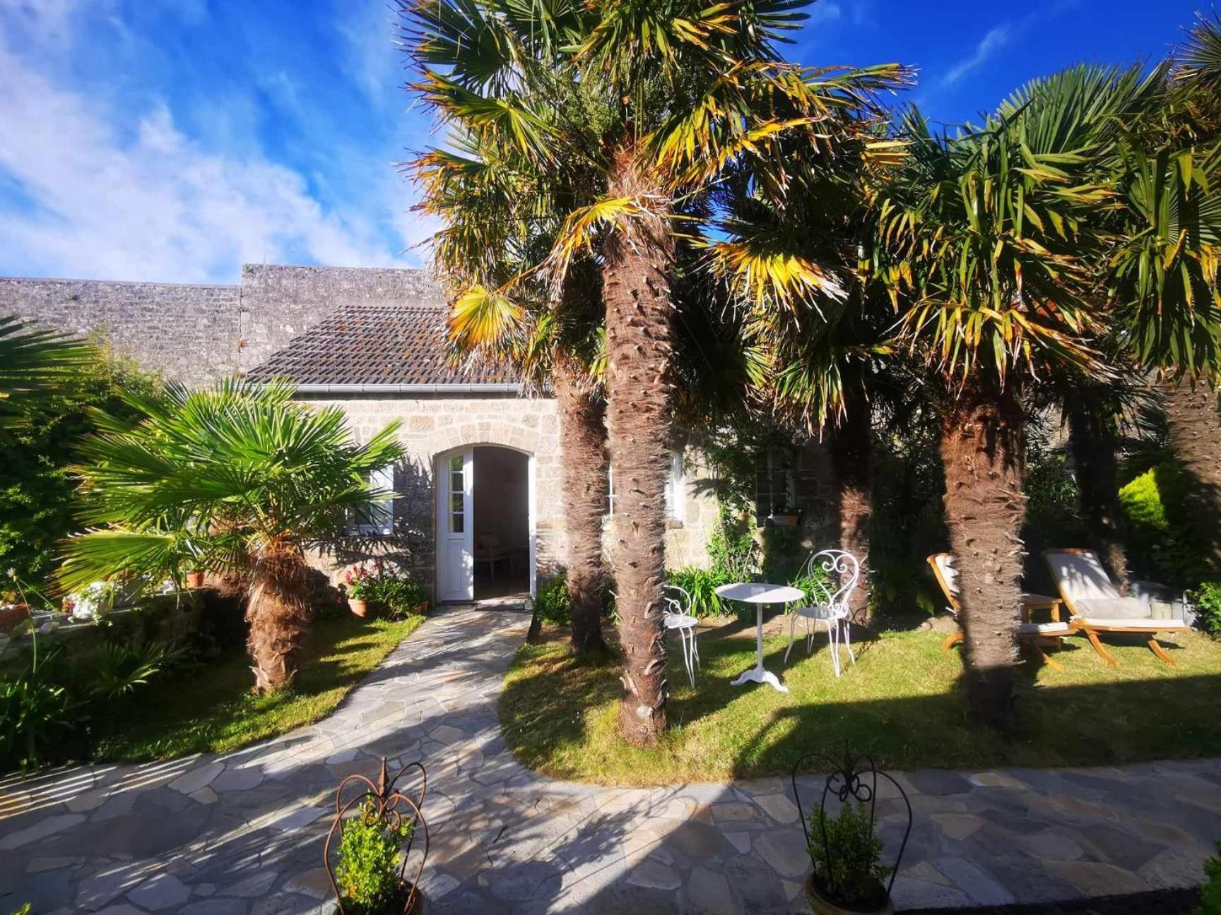 Le Prieure Barfleur Bed & Breakfast ภายนอก รูปภาพ
