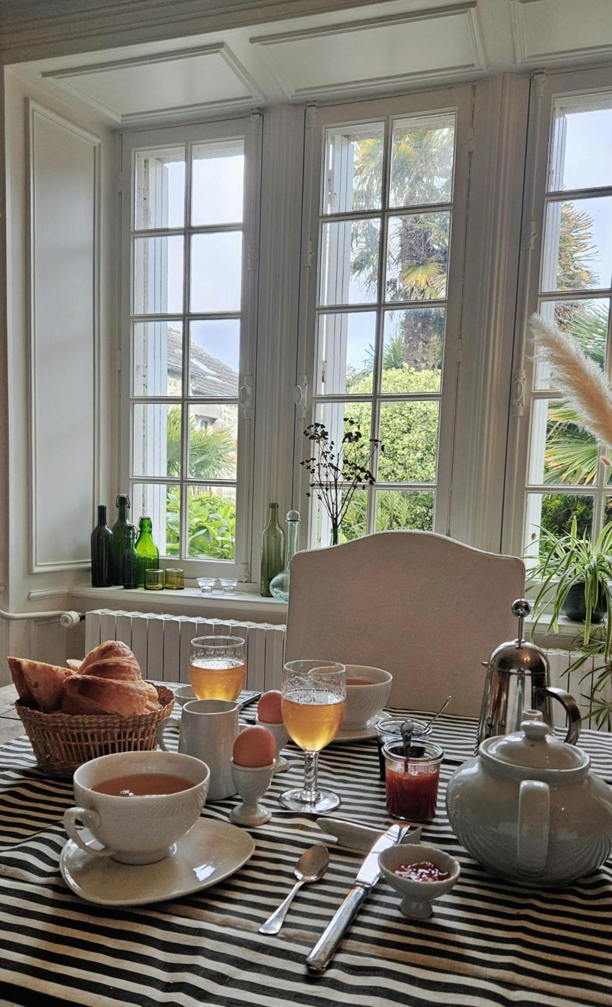 Le Prieure Barfleur Bed & Breakfast ภายนอก รูปภาพ